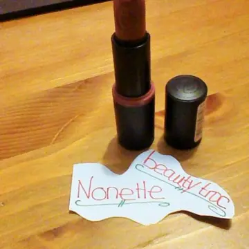 rouge à lèvre, Essence