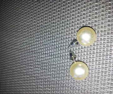 boucles d'oreille, Inconnue
