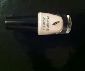 Vernis blanc French, Cuticule softener