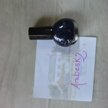 vernis à ongles bleu electrique à paillettes, Sephora