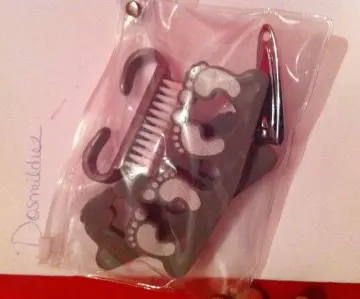 Kit manucure, Inconnue