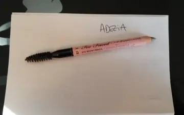 Crayon sourcils, Benefit