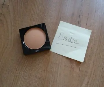 Poudre compact "Les Beiges", Chanel