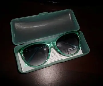 Lunettes soleil vert pastel, Inconnue
