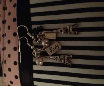 Boucle d oreille paris, Claire's