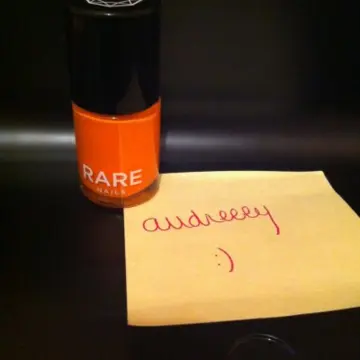 Vernis orange, Rare nails