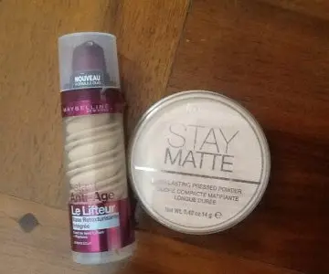 Instant anti age en teinte 20 beige éclat, Maybelline