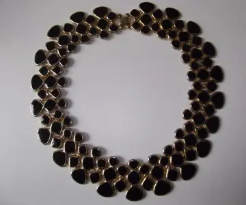 collier plastron noir et doré, Inconnue