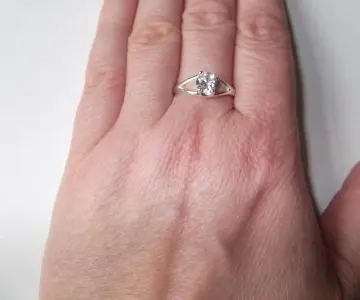 Bague fantaisie, Inconnue