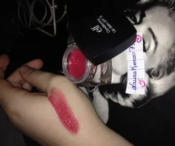 Baumes a levres colore, Elf