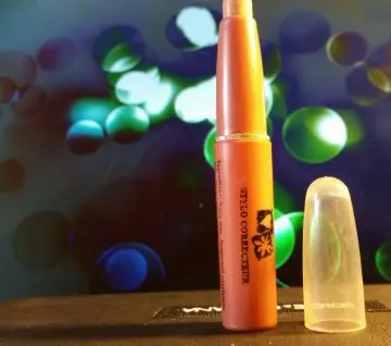 Stylo correcteur, Inconnue