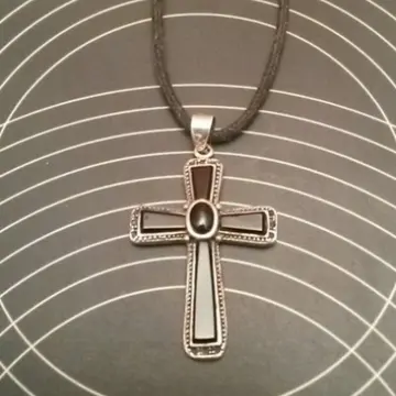 Collier croix argent et onyx, Inconnue
