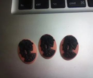 Camée Skull candy, Inconnue