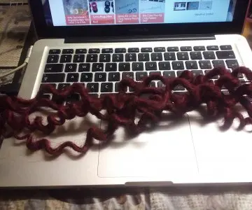 Dreads curly burgundy, Inconnue