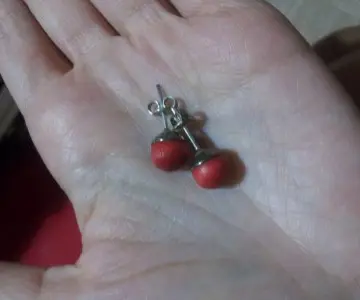 boucles d'oreilles boules rouges en bois, Aarika
