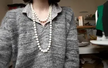 collier sautoir perles blanches, Inconnue