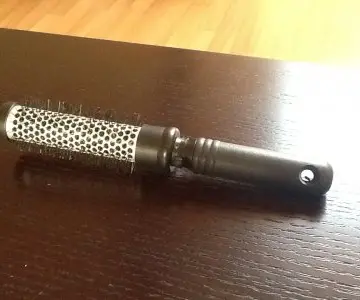 Brosse à cheveux, Inconnue