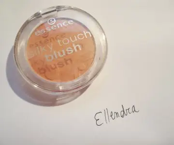 Silky touch blush, Essence