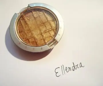 Fard à paupières, Prestige cosmetics
