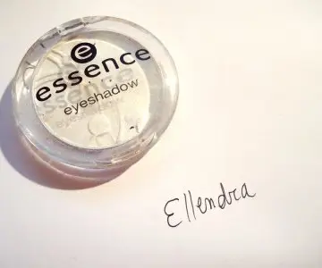 Fard à paupières, Essence