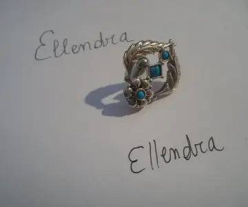 Piercing nombril argenté et turquoise, Londres