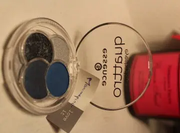 Palette PRO QUATTRO EYESHADOW avec 4 teintes fard, Essence