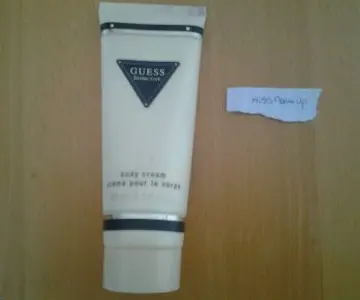 crème pour le corps, Guess