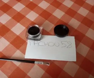 eye liner, Inconnue