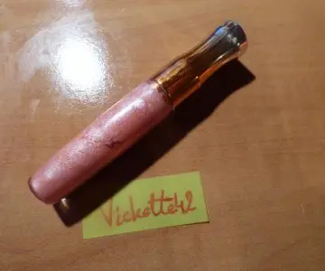 Gloss pailleté, Inconnue