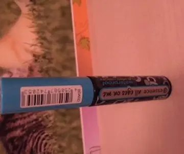 Mascara Noir, Essence