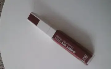 cherry liés gloss, UNE Beauty