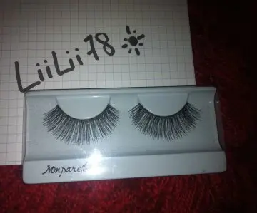 Faux cils, Inconnue