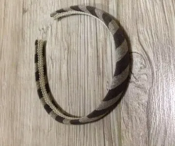 Serre tête gris, Inconnue