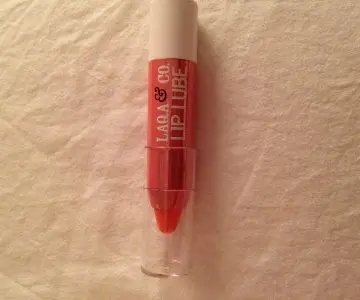 Lip tube, Laqa & Co