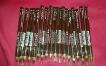 crayon marron, Inconnue