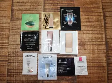 Lot de 10 échantillons de produits pour le teint, Yves Saint Laurent