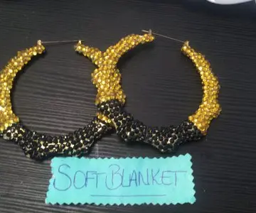 Grosse boucles d'oreilles strass, Inconnue