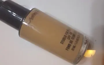 studio fix fluid spf 15 / TEINTE: NC 25, MAC Cosmetics