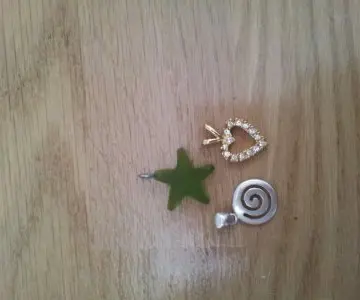 pendentifs, Inconnue