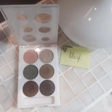 Palette de fards à paupières nude, Inconnue