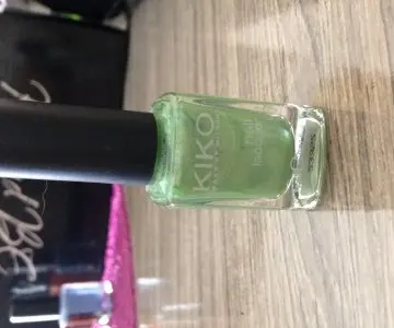 Vernis KIKO vert, KIKO