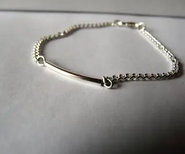 Bracelet minimaliste chaînette et tube, Création