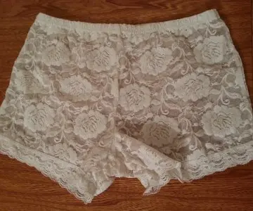 Shorty en dentelle taille 44, Inconnue
