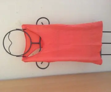 Débardeur corail, Inconnue