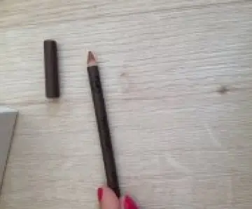 Crayon à lèvre, Beauté du monde