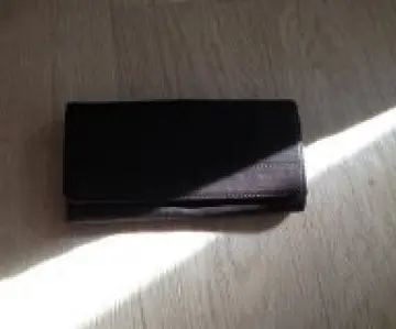 PORTE FEUILLE, Esprit