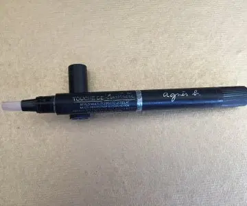 Correcteur "touche de lumière", Agnès b.