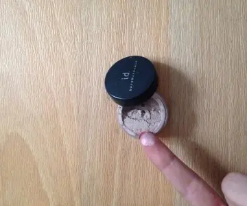 Bare minerals, BareMinerals