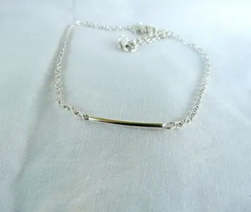 Collier minimaliste argenté, Création