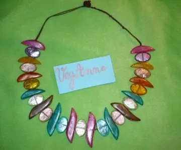 Collier fantaisie gourmand, Inconnue